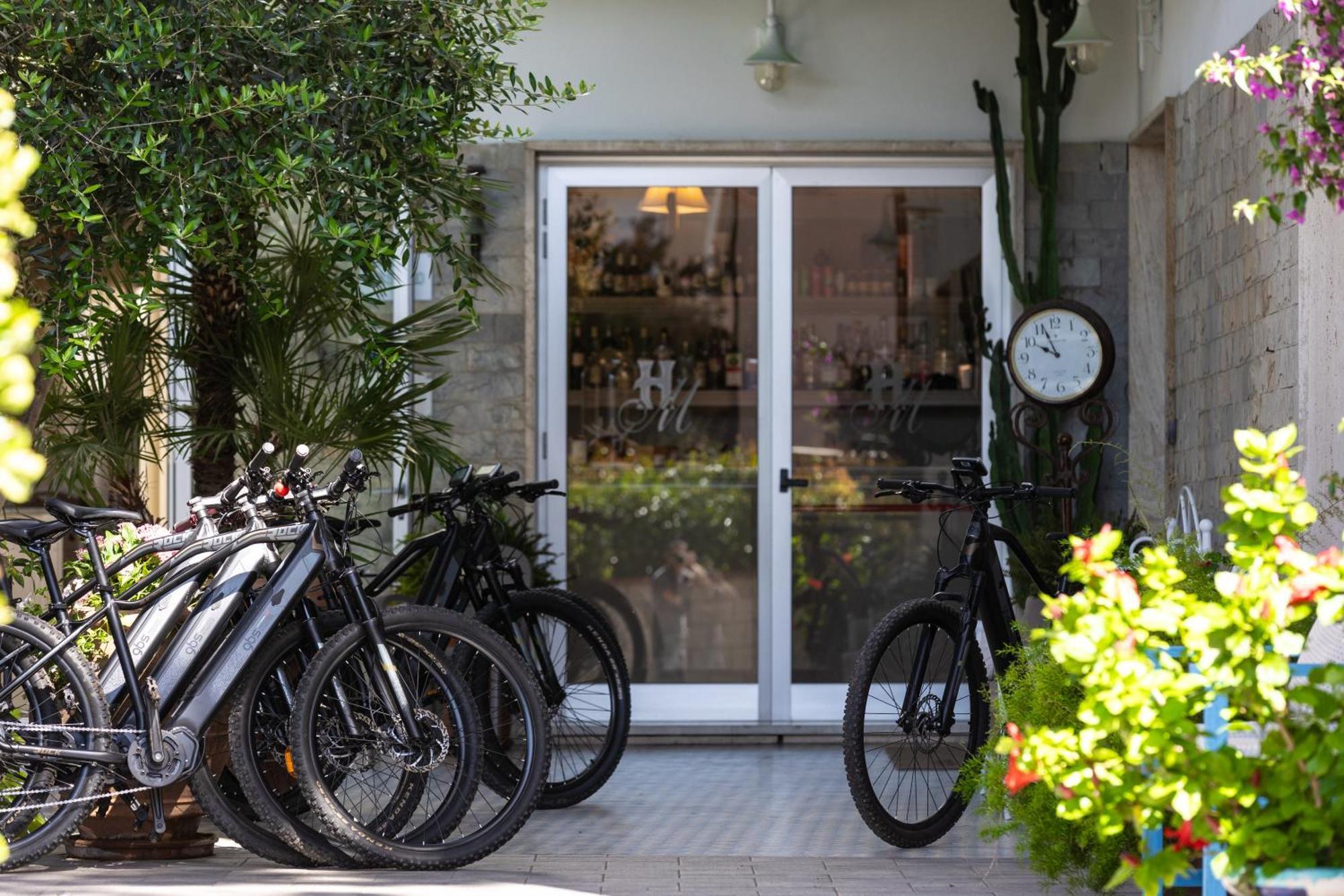 Hotel Massimo Marina di Cecina Εξωτερικό φωτογραφία