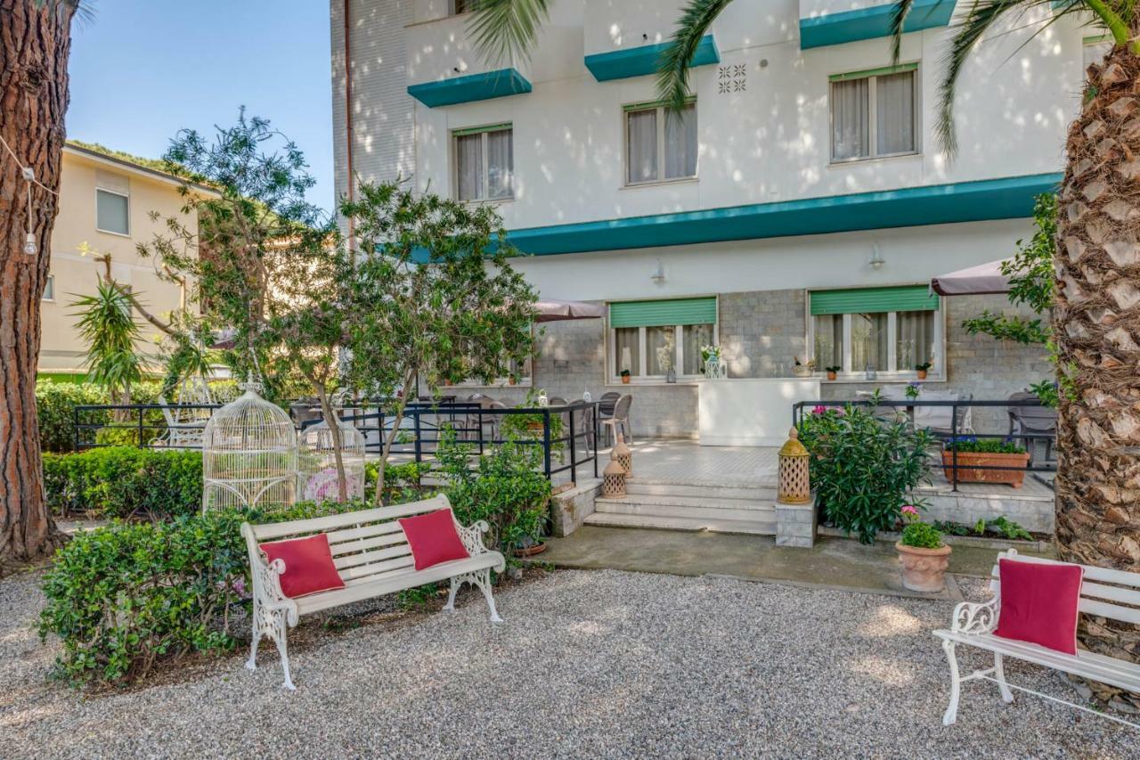 Hotel Massimo Marina di Cecina Εξωτερικό φωτογραφία