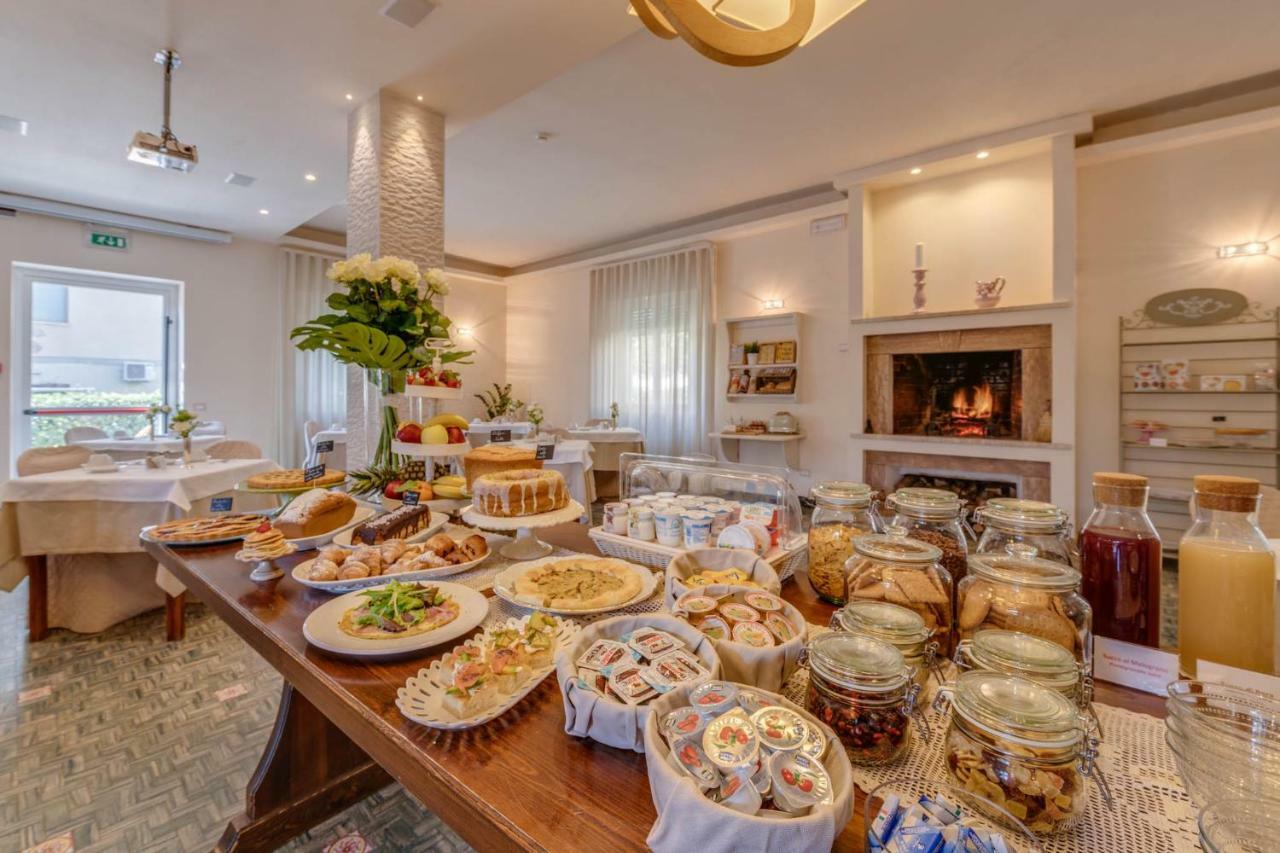 Hotel Massimo Marina di Cecina Εξωτερικό φωτογραφία